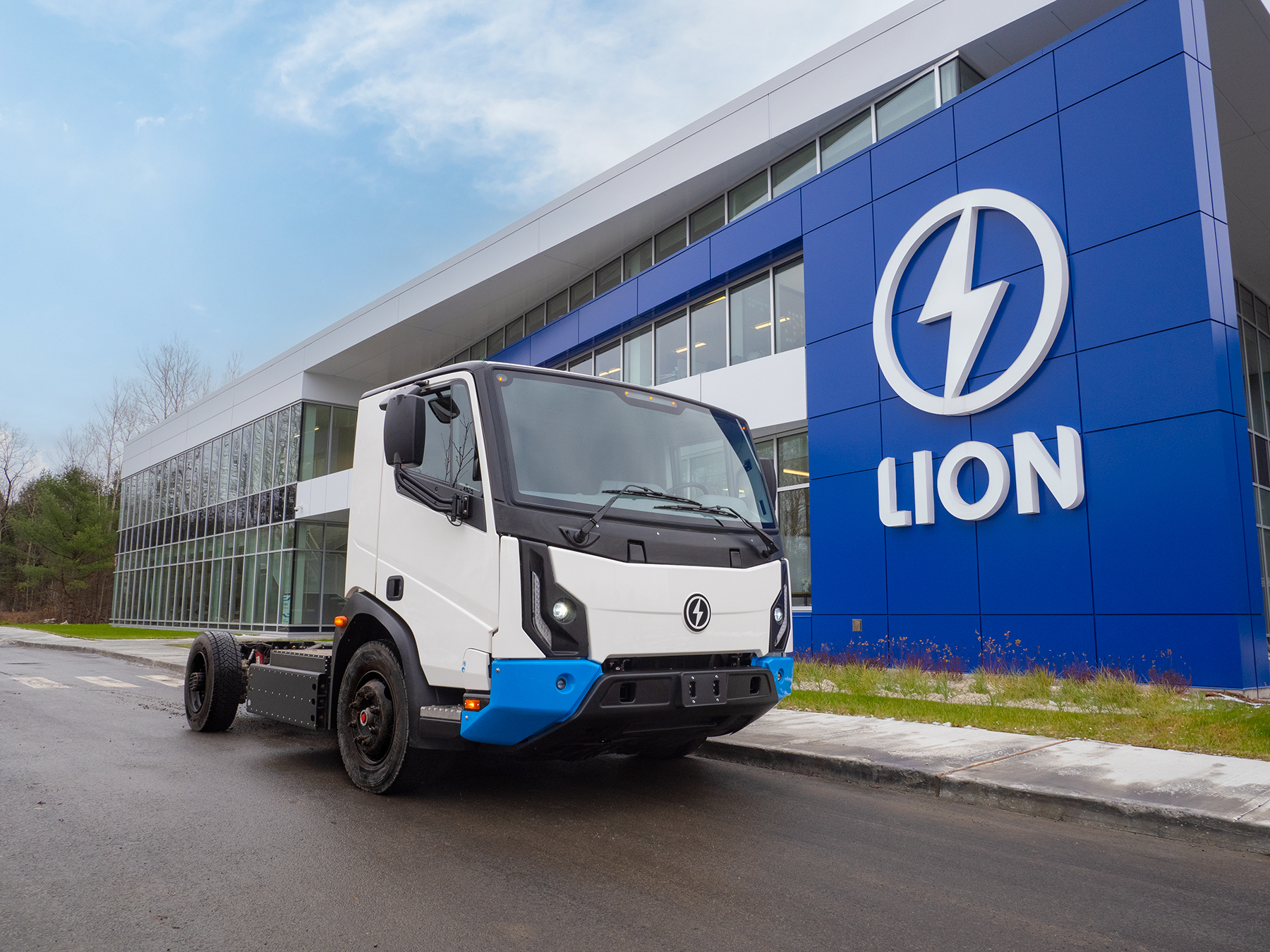 lion5 all electric medium duty commercial truck hero image